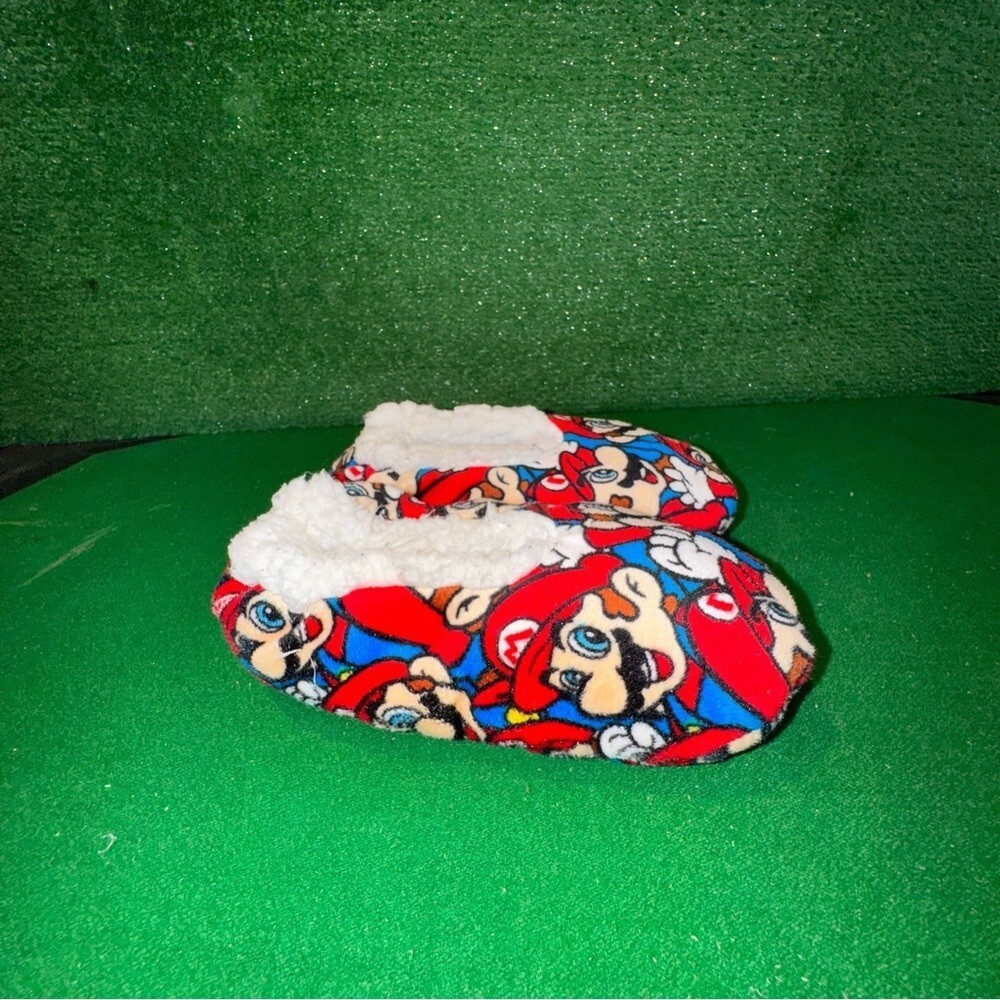 Mario Boys Print Slippers with Faux Sherpa Lining Boys Kids Size Small/Medium